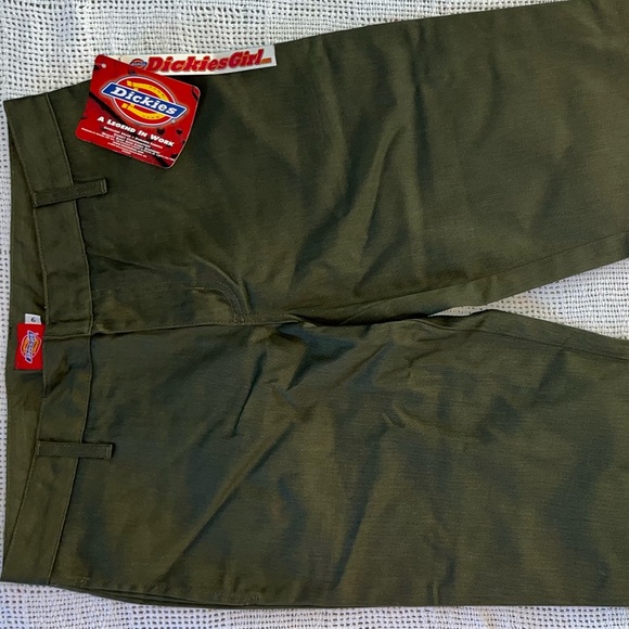 Dickies Girls size 9 bootcut NWT forest green. - Picture 1 of 9
